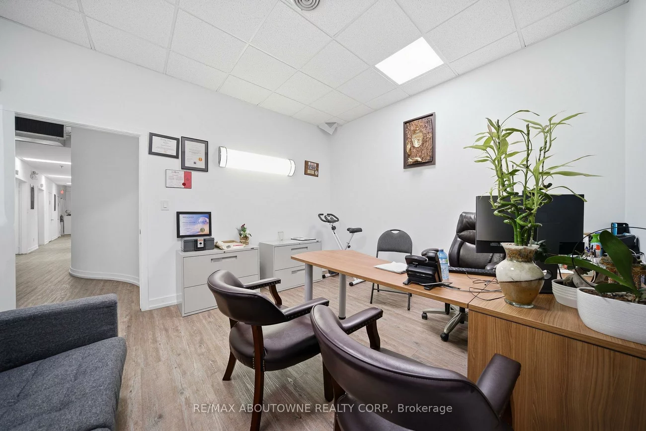 775, Pacific, 1014 - QE Queen Elizabeth, Oakville