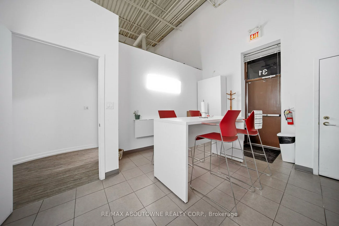 775, Pacific, 1014 - QE Queen Elizabeth, Oakville