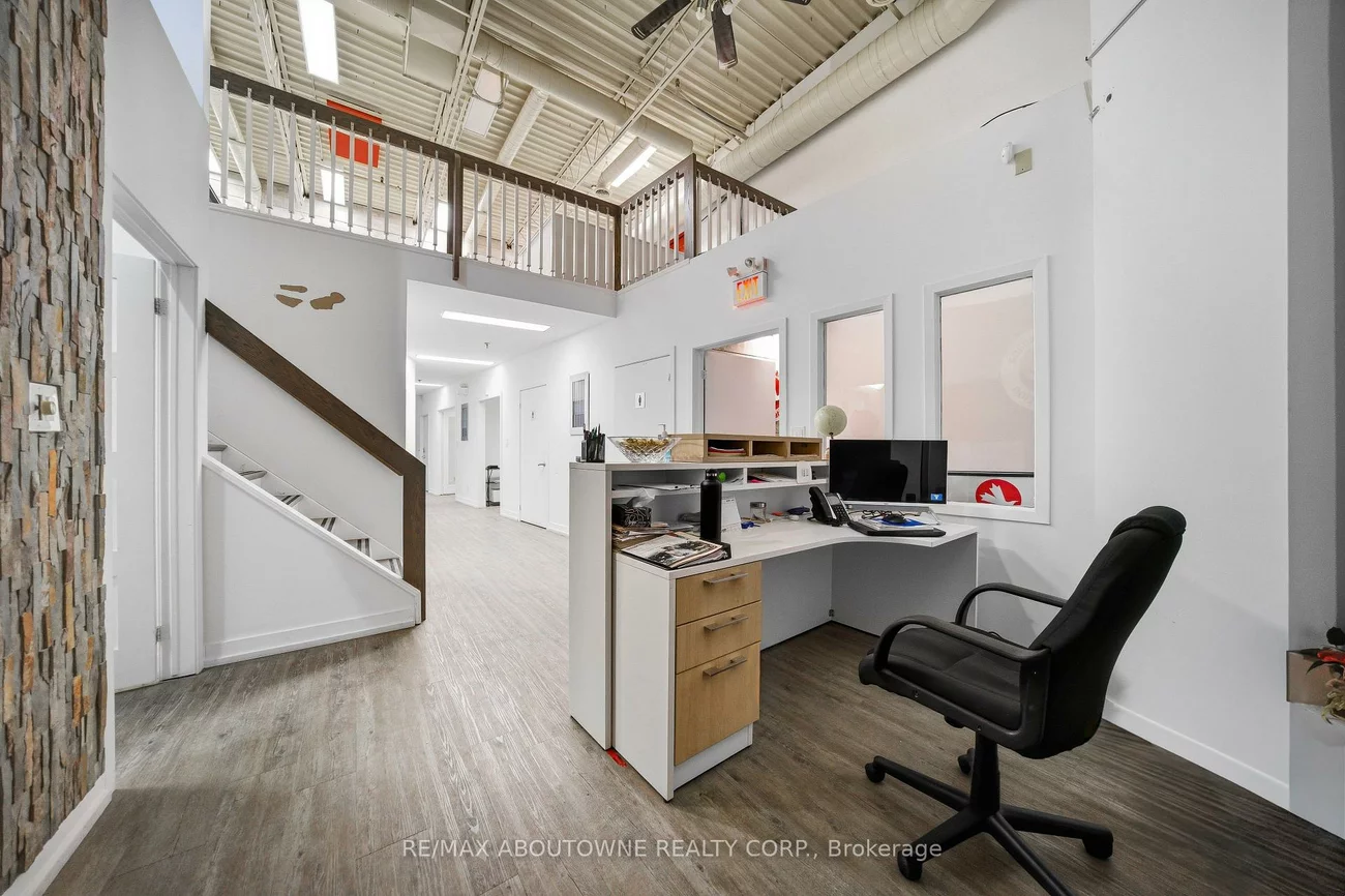 775, Pacific, 1014 - QE Queen Elizabeth, Oakville