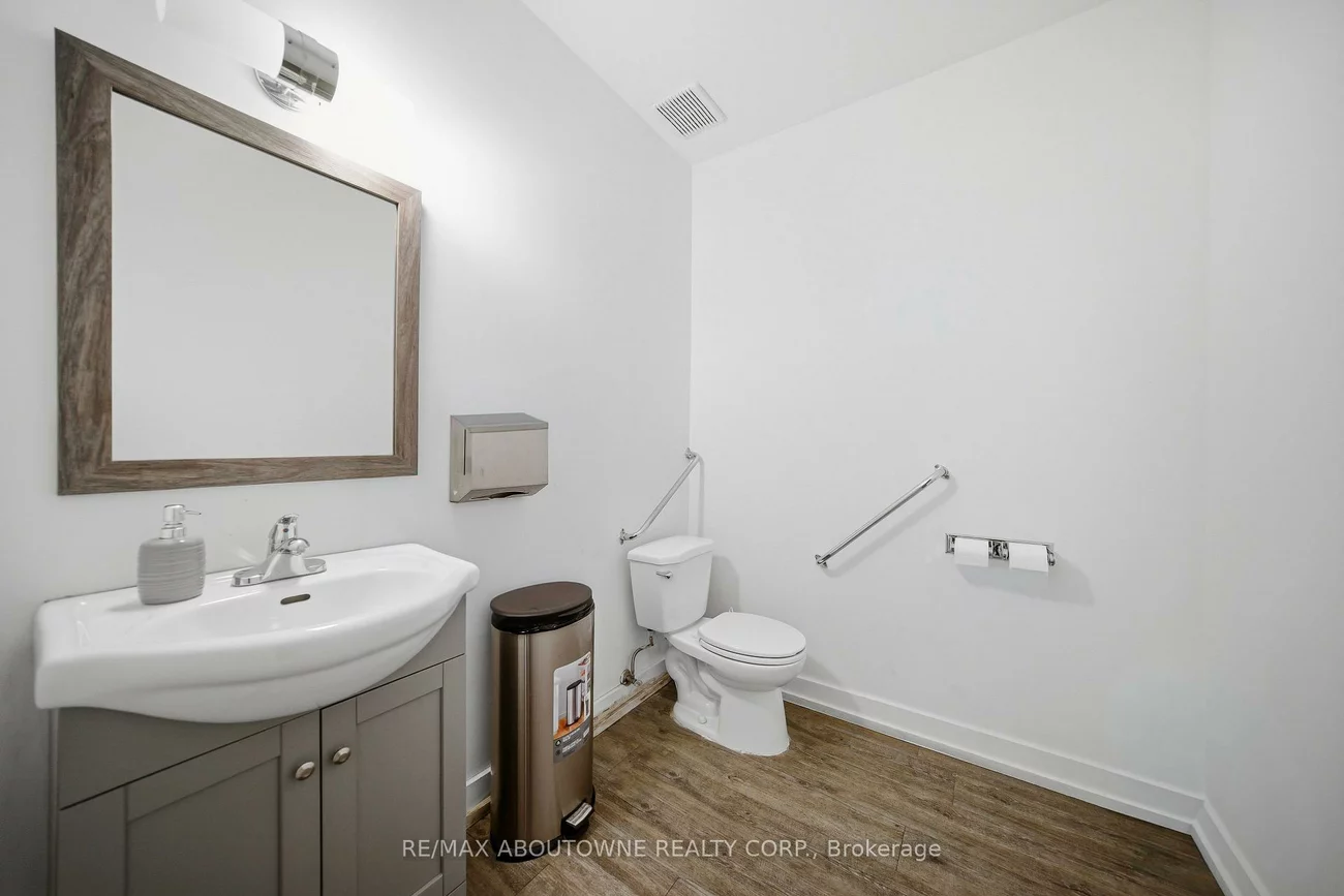 775, Pacific, 1014 - QE Queen Elizabeth, Oakville