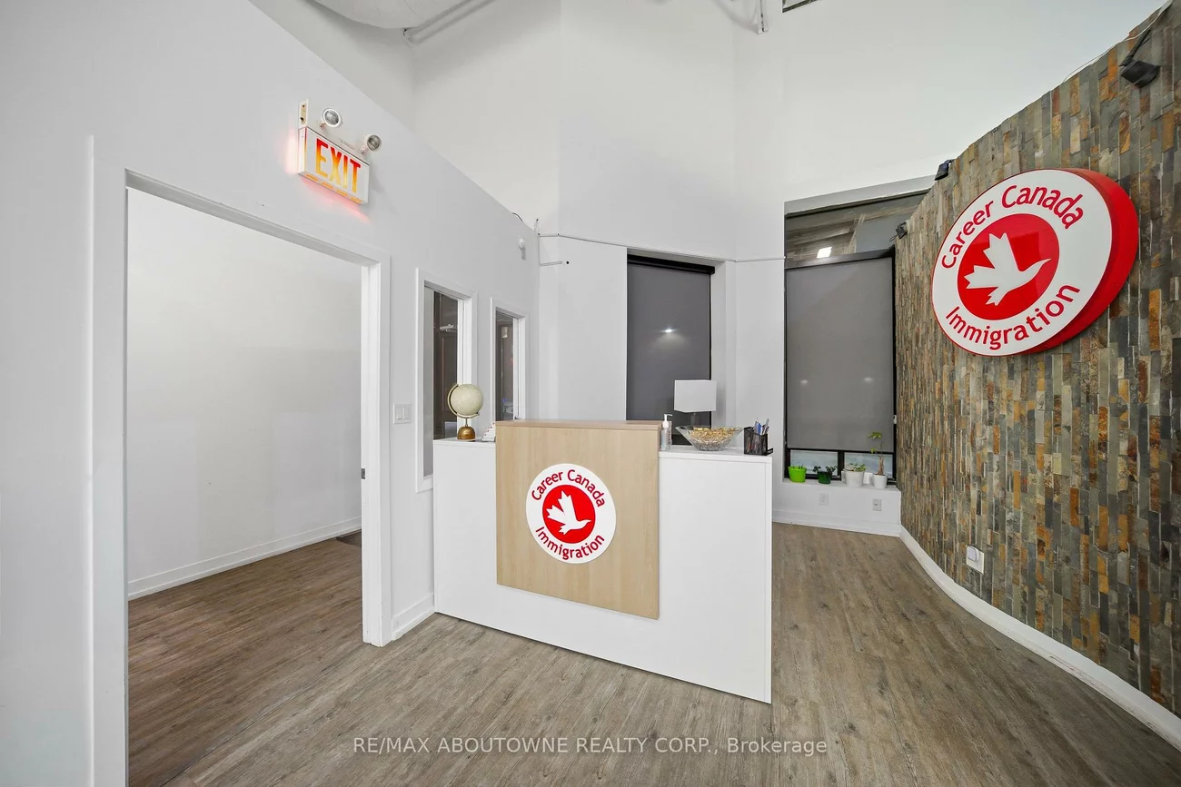 775, Pacific, 1014 - QE Queen Elizabeth, Oakville