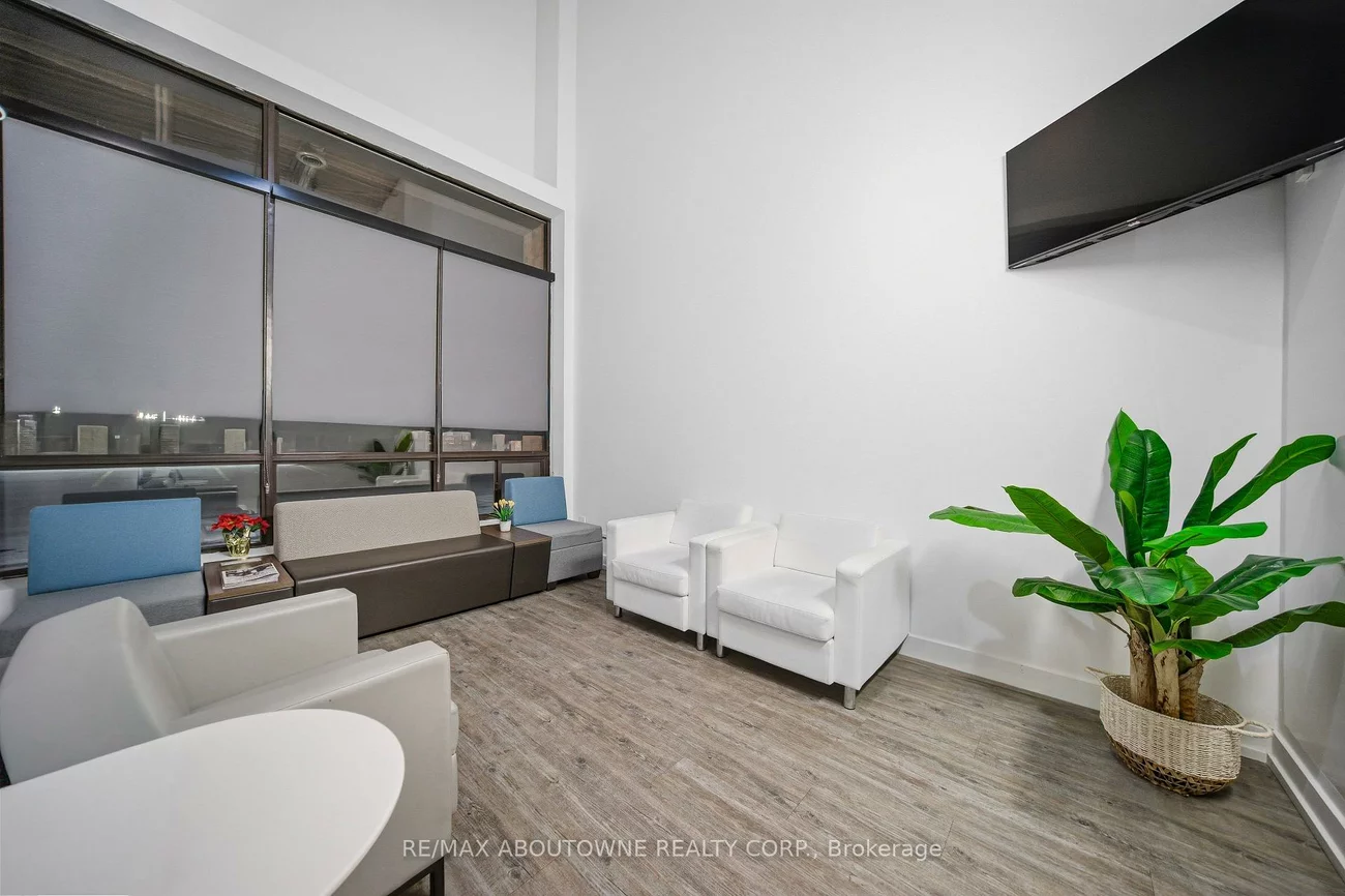 775, Pacific, 1014 - QE Queen Elizabeth, Oakville