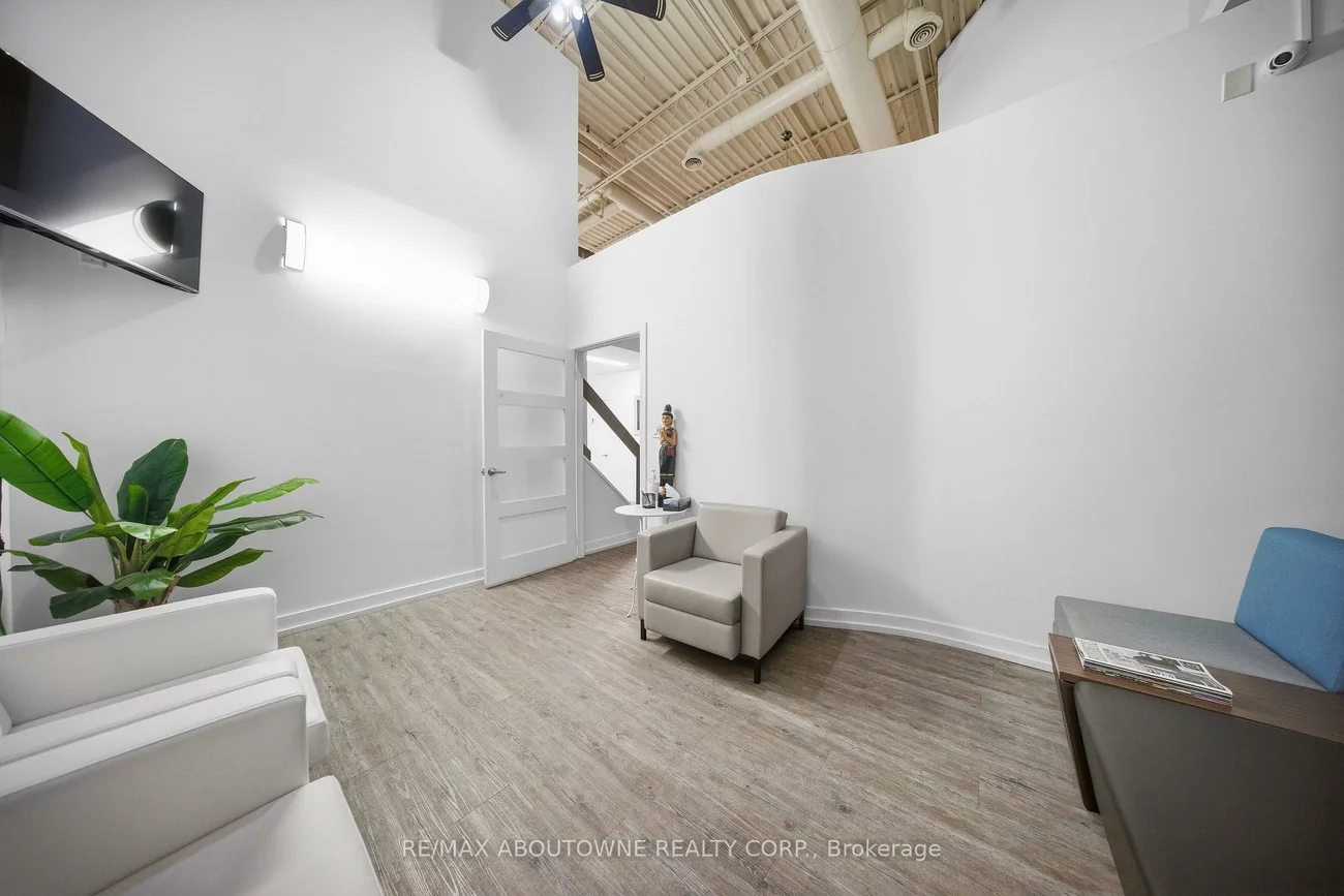 775, Pacific, 1014 - QE Queen Elizabeth, Oakville