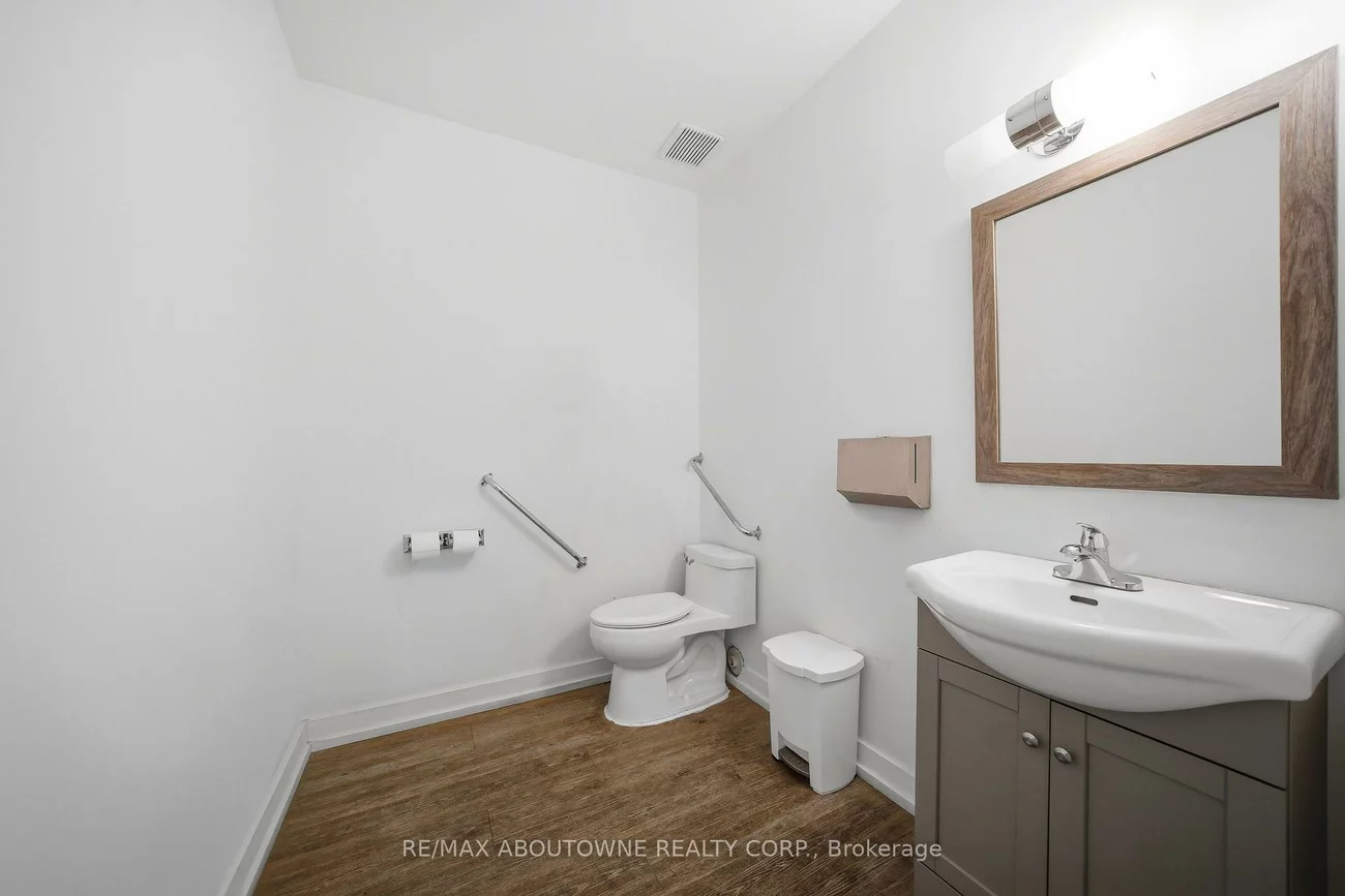 775, Pacific, 1014 - QE Queen Elizabeth, Oakville