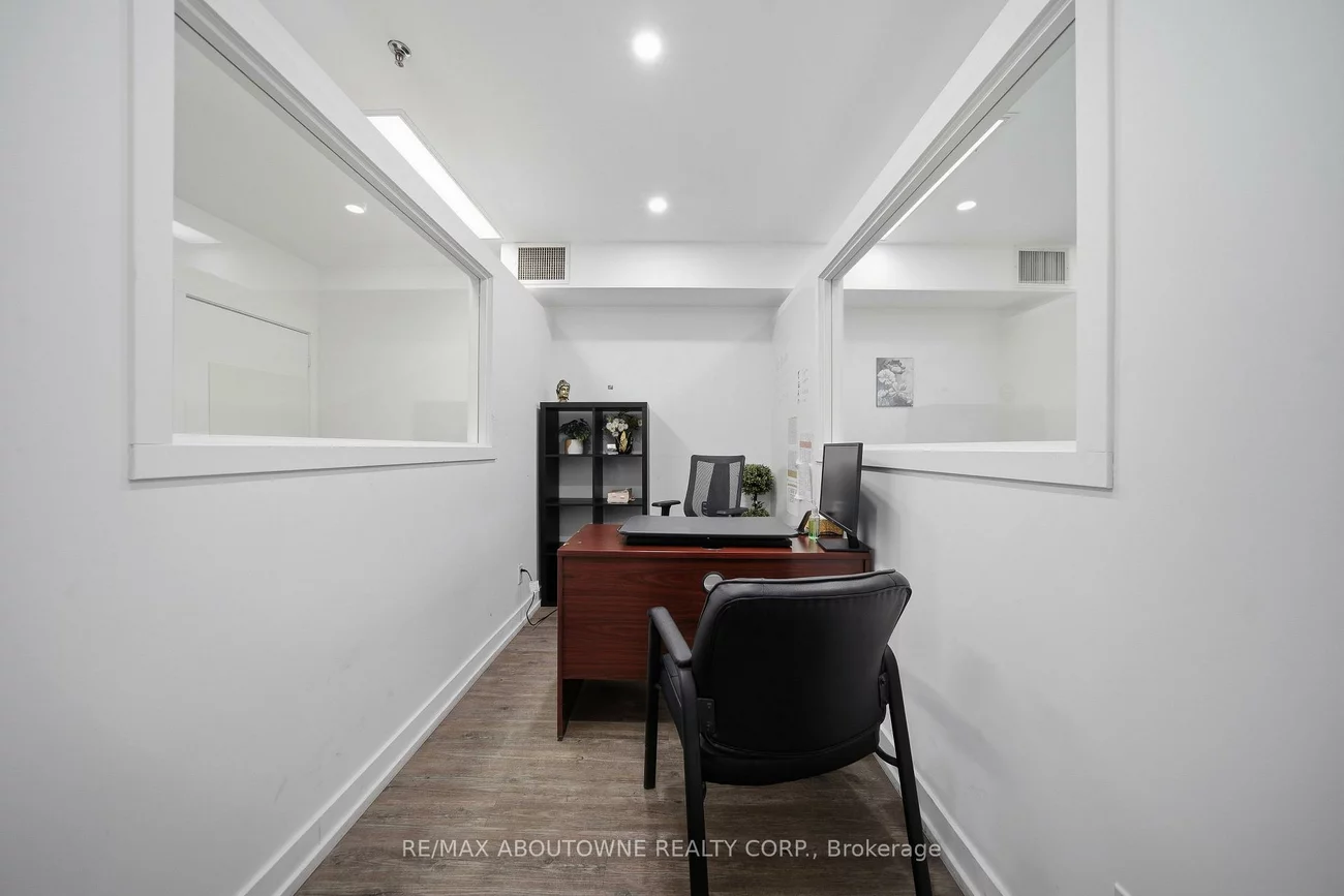 775, Pacific, 1014 - QE Queen Elizabeth, Oakville