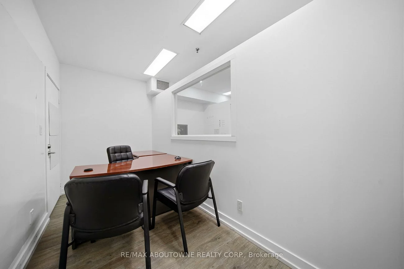 775, Pacific, 1014 - QE Queen Elizabeth, Oakville