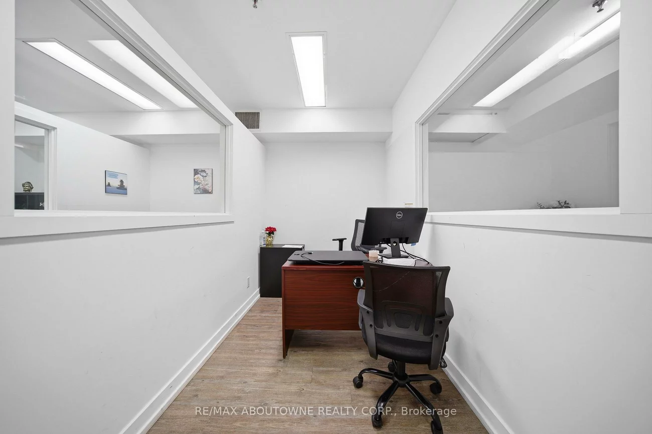 775, Pacific, 1014 - QE Queen Elizabeth, Oakville