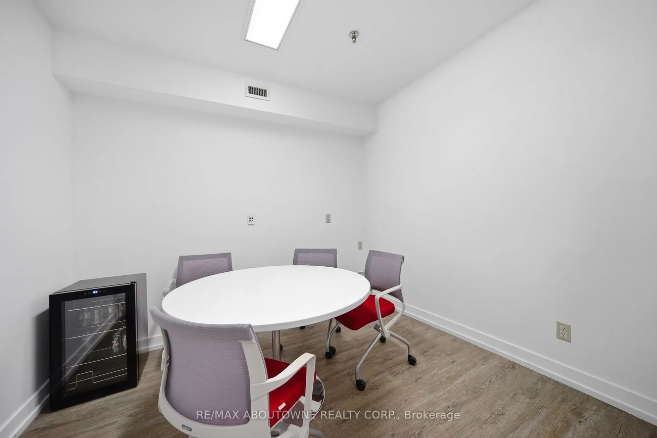 775, Pacific, 1014 - QE Queen Elizabeth, Oakville