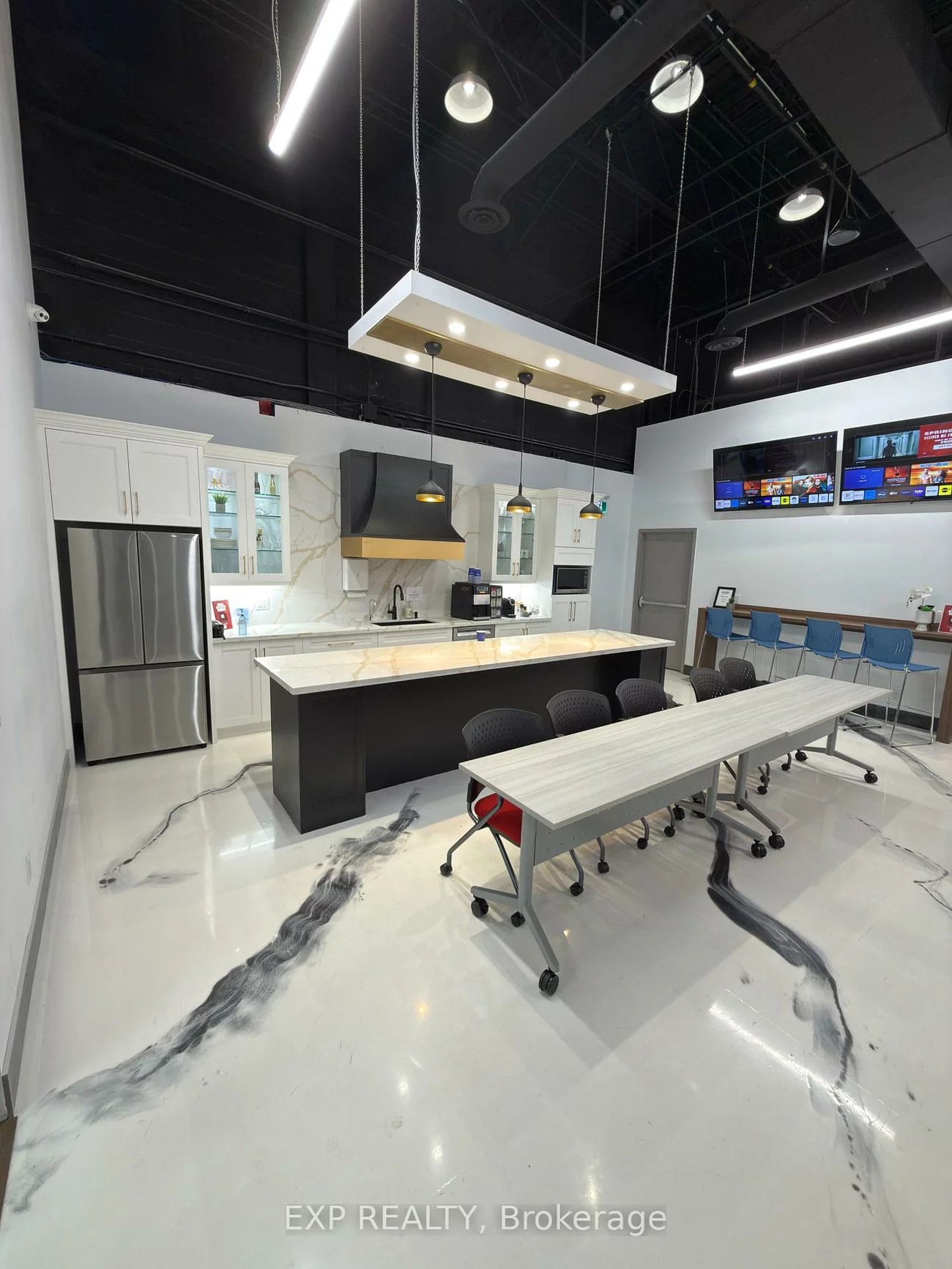 1075, North Service, 1014 - QE Queen Elizabeth, Oakville