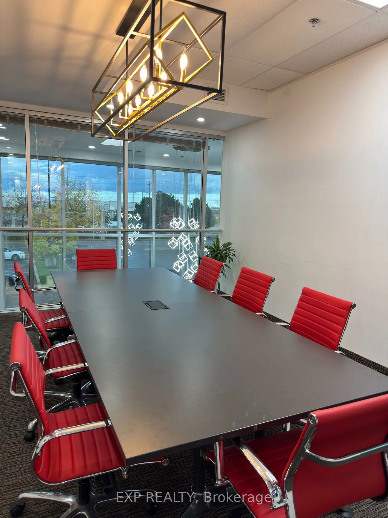 1075, North Service, 1014 - QE Queen Elizabeth, Oakville