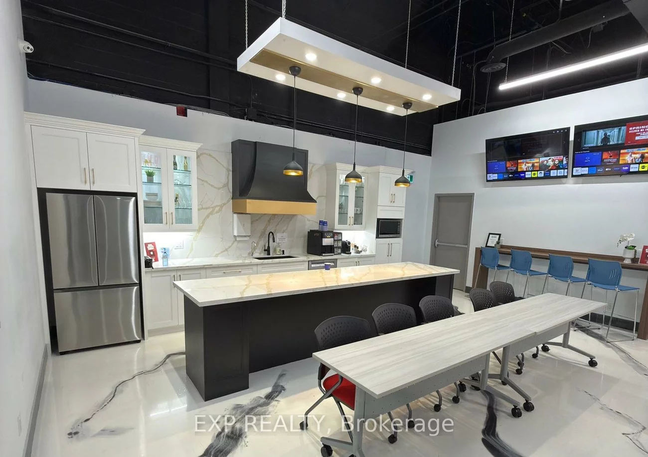 1075, North Service, 1014 - QE Queen Elizabeth, Oakville