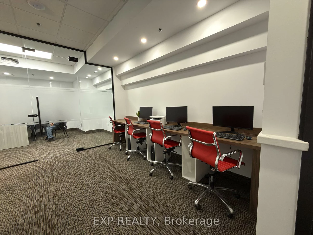 1075, North Service, 1014 - QE Queen Elizabeth, Oakville