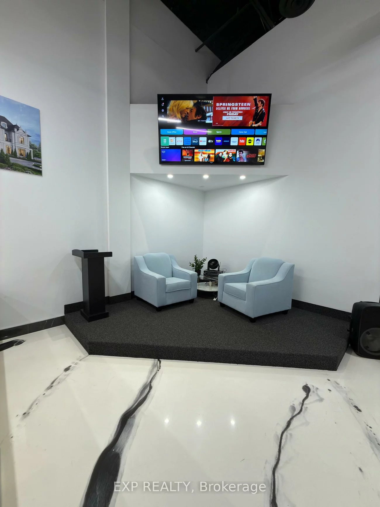 1075, North Service, 1014 - QE Queen Elizabeth, Oakville