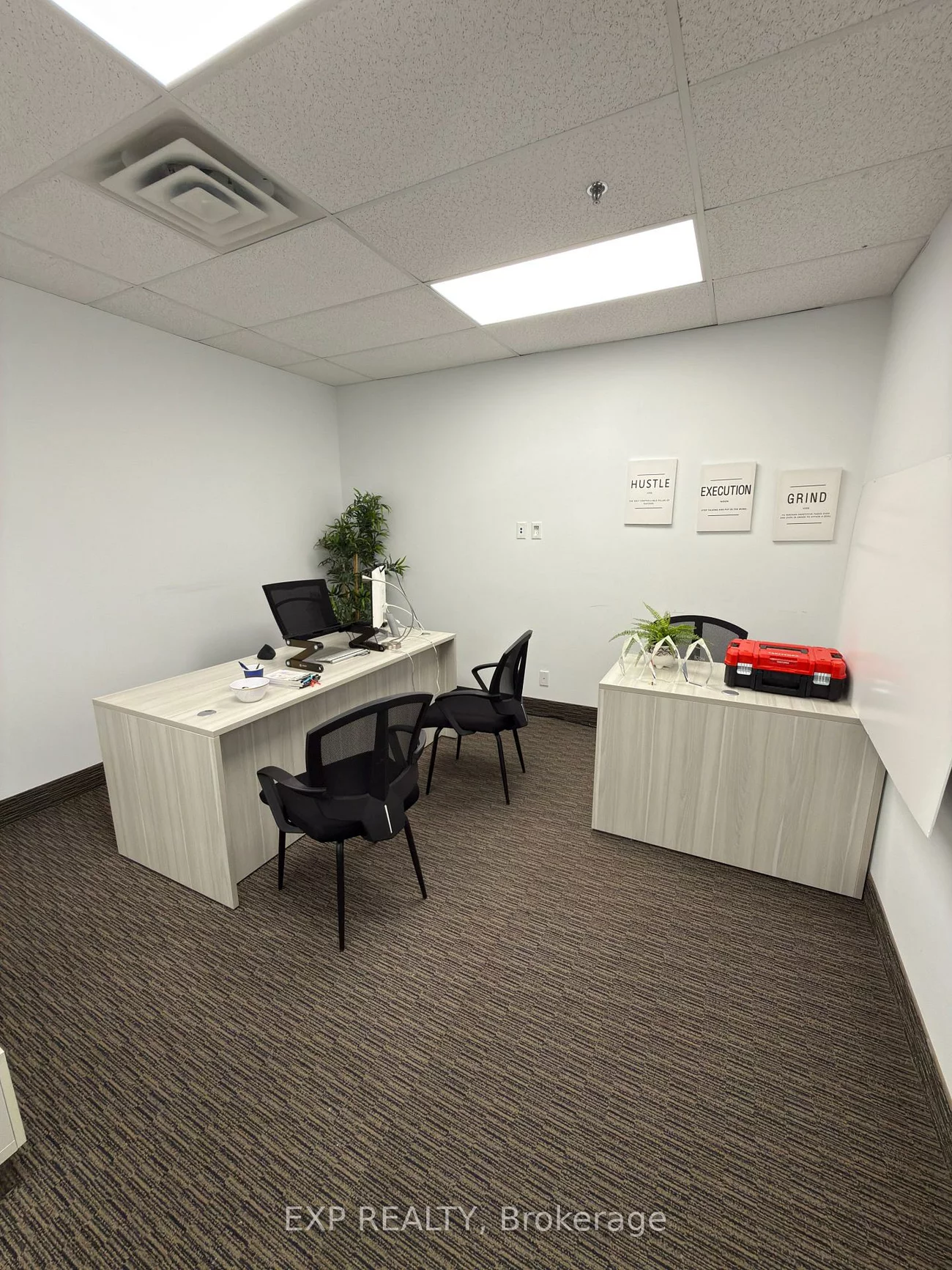 1075, North Service, 1014 - QE Queen Elizabeth, Oakville