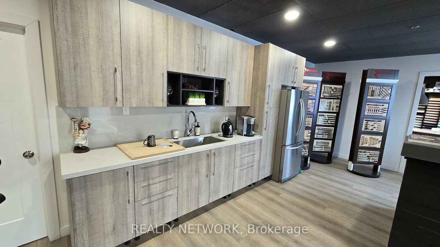 2172, Wyecroft, 1014 - QE Queen Elizabeth, Oakville