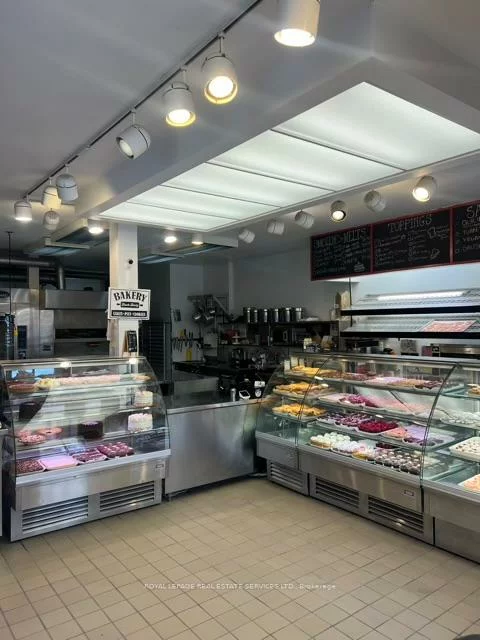 184, Lakeshore, 1013 - OO Old Oakville, Oakville