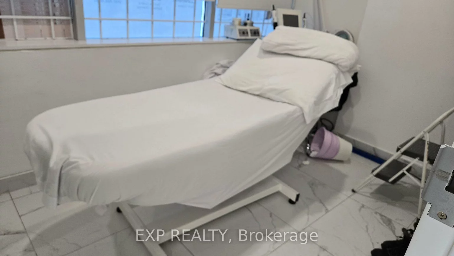 1903, Ironoak, 1005 - FA Falgarwood, Oakville