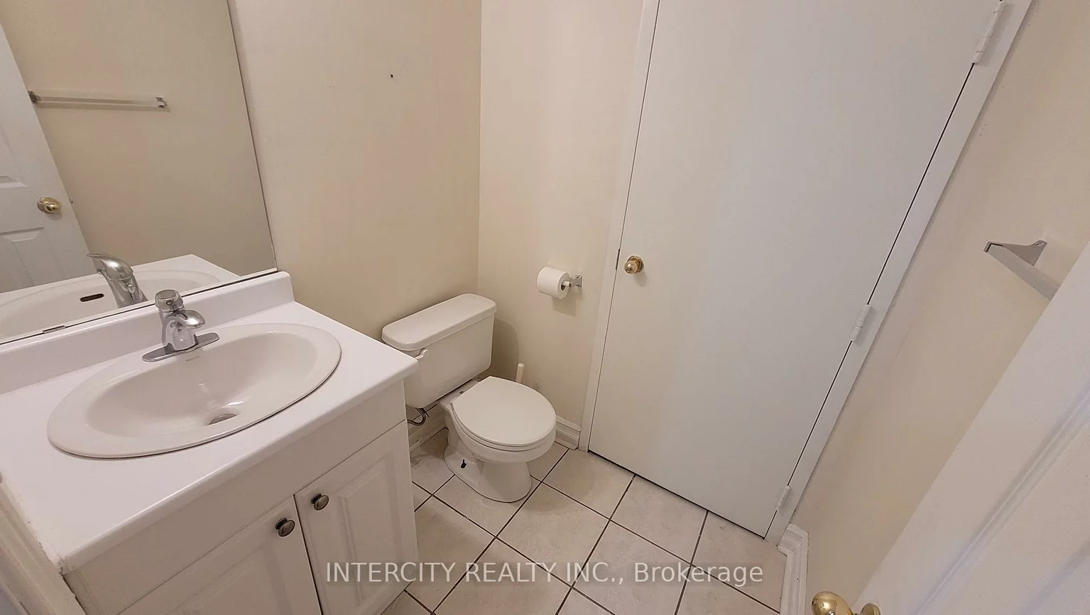 86, Lakeshore, 1002 - CO Central, Oakville