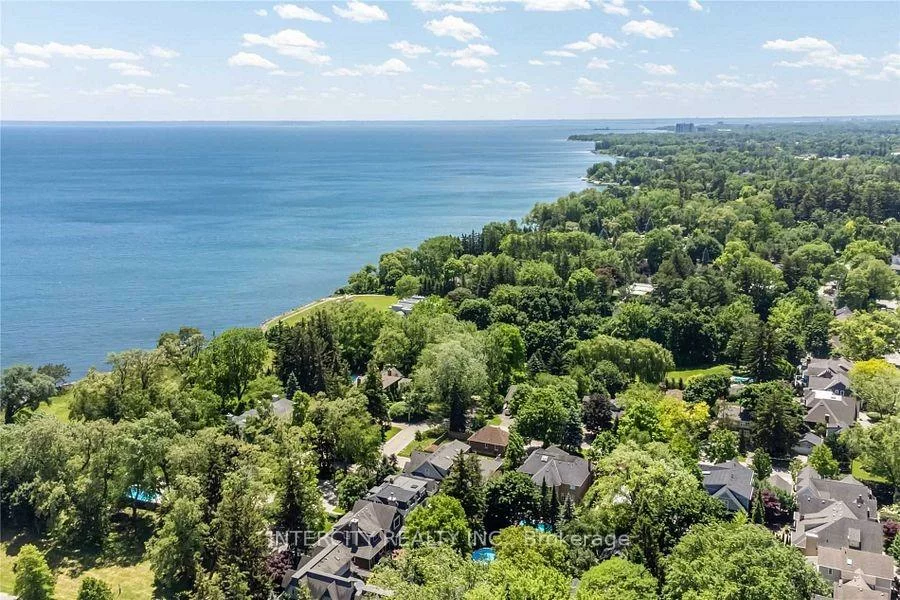 86, Lakeshore, 1002 - CO Central, Oakville