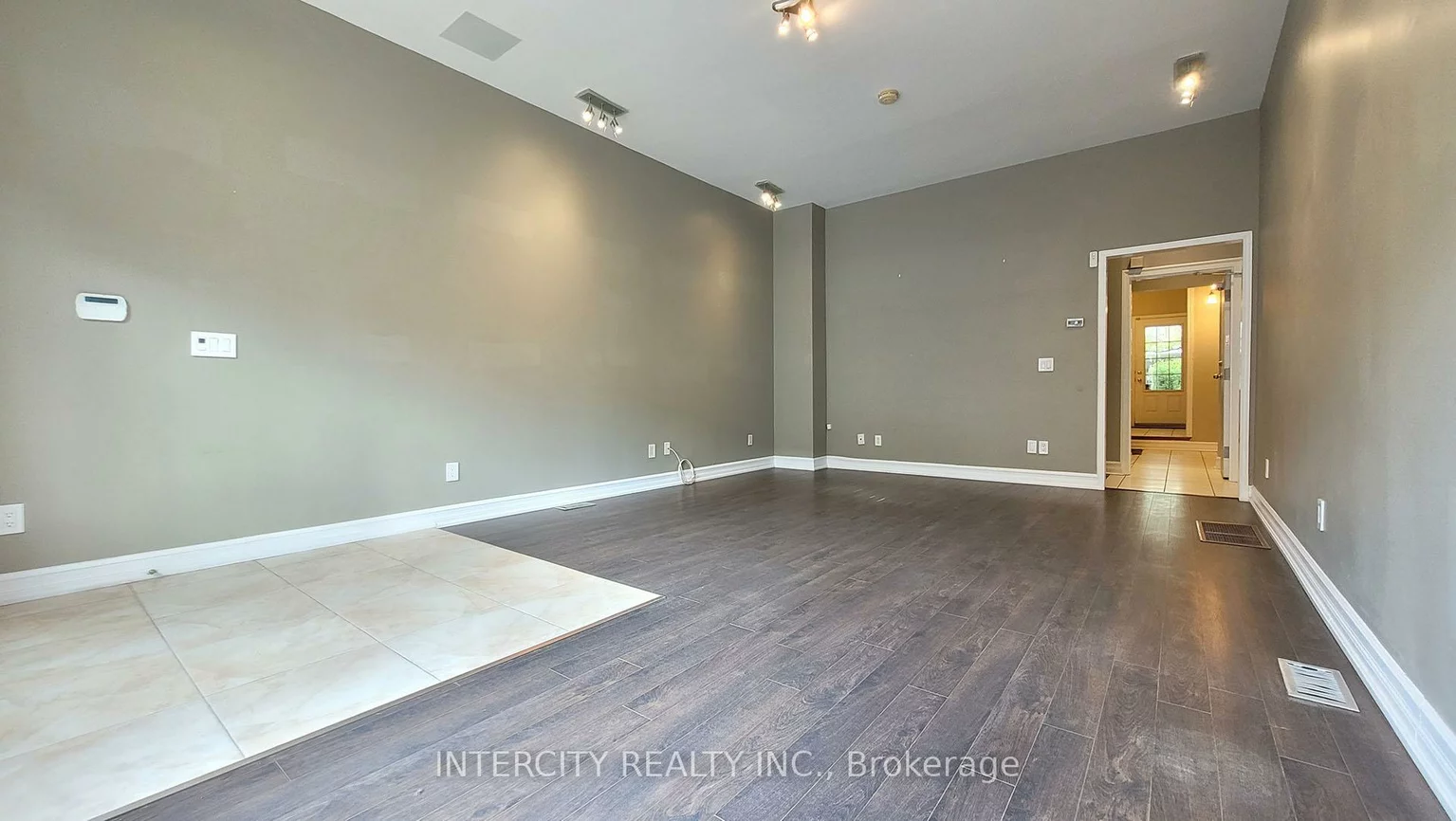 86, Lakeshore, 1002 - CO Central, Oakville