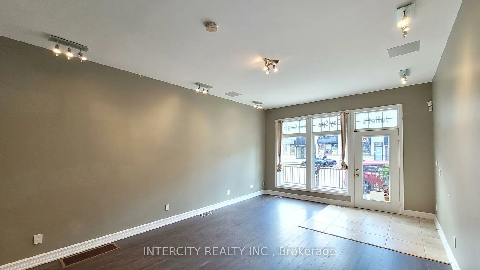 86, Lakeshore, 1002 - CO Central, Oakville