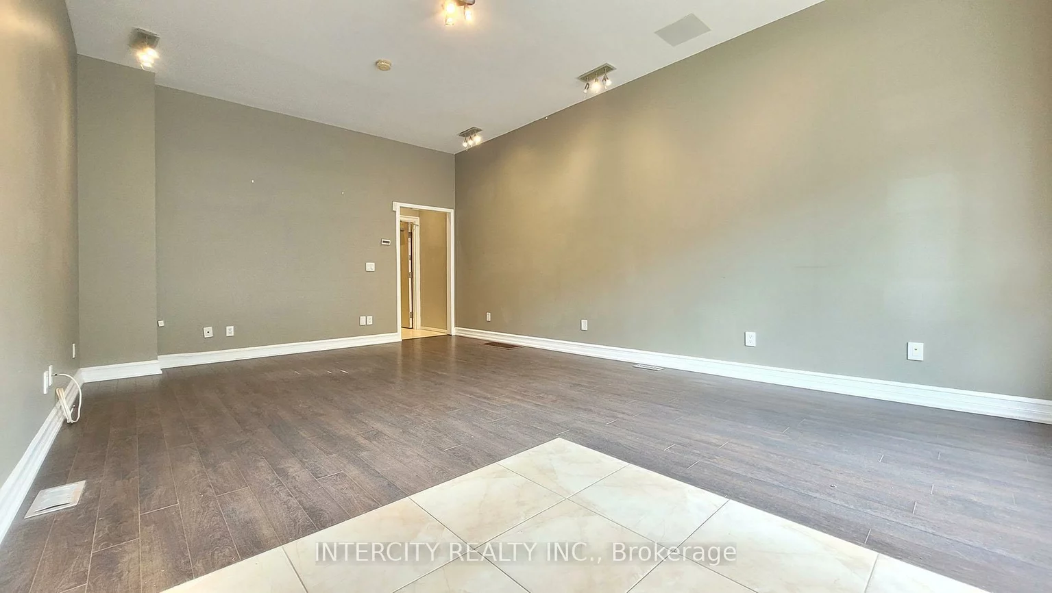 86, Lakeshore, 1002 - CO Central, Oakville