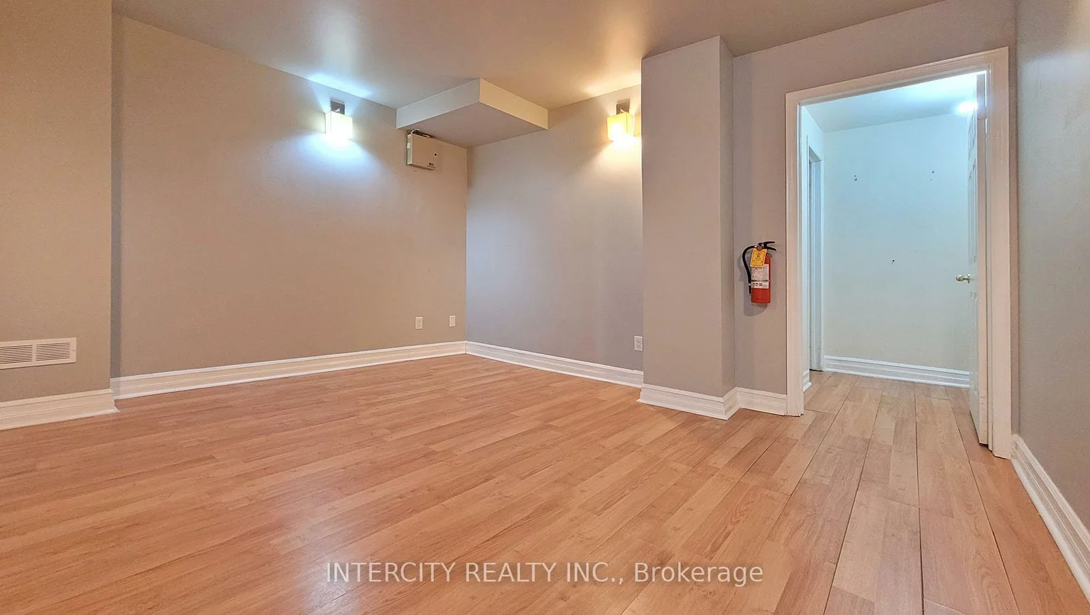 86, Lakeshore, 1002 - CO Central, Oakville