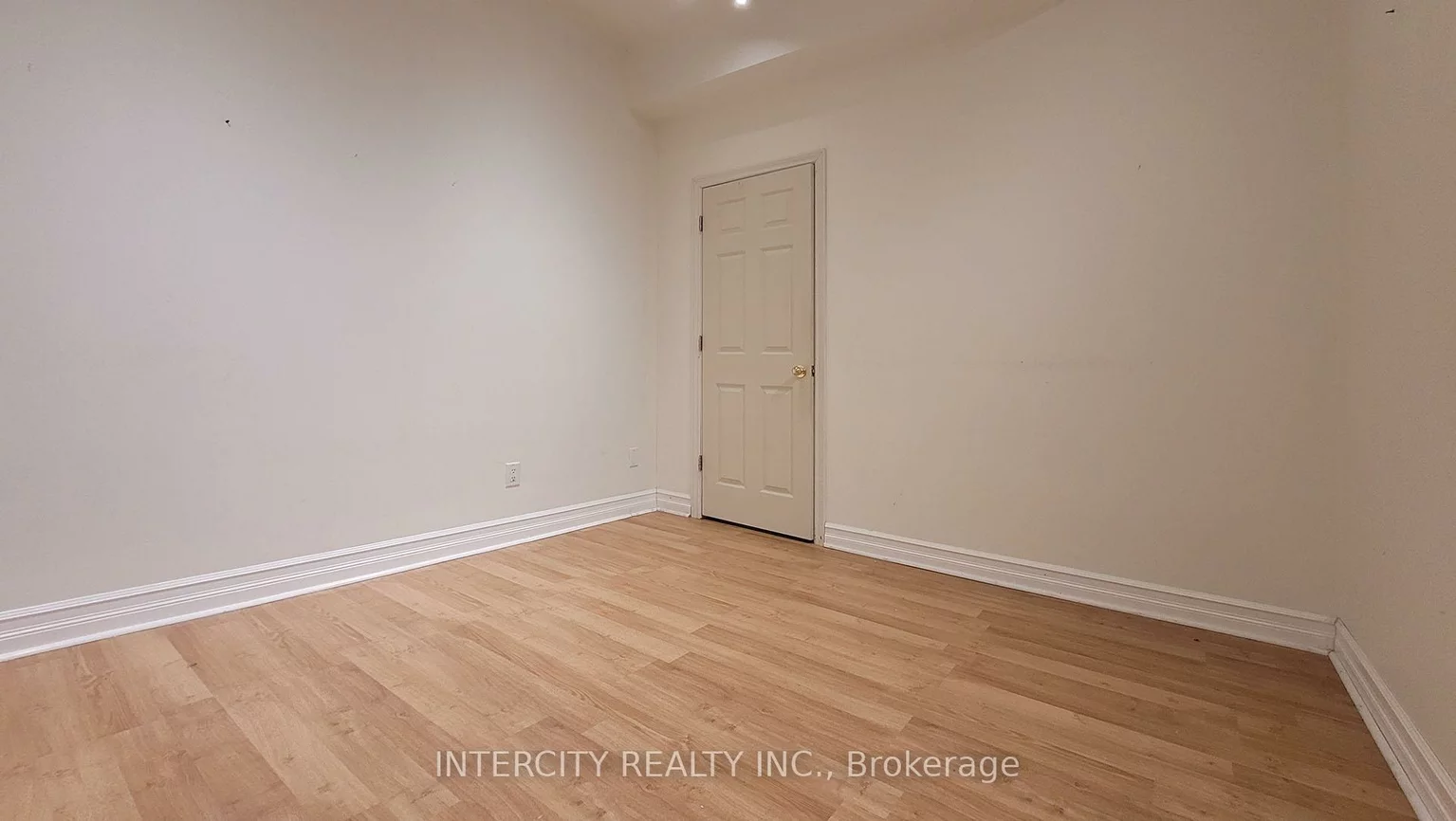 86, Lakeshore, 1002 - CO Central, Oakville