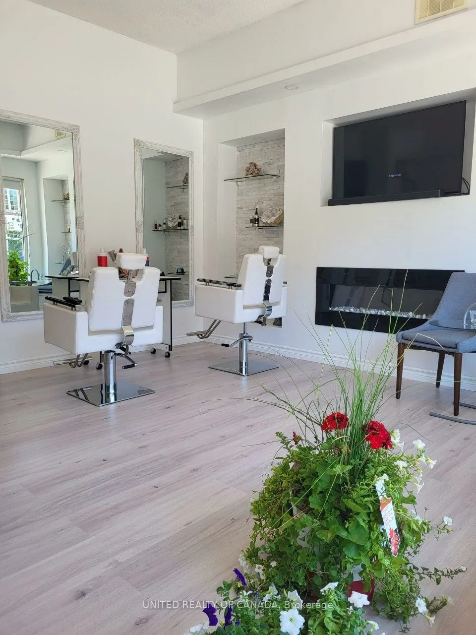 77, Lakeshore, 1002 - CO Central, Oakville