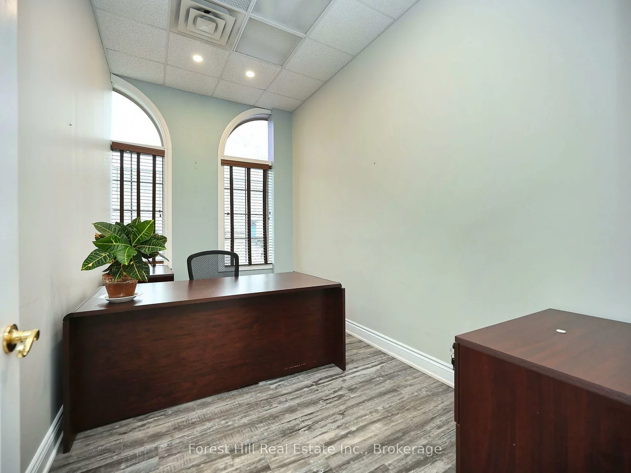 1525, Cornwall, 1014 - QE Queen Elizabeth, Oakville