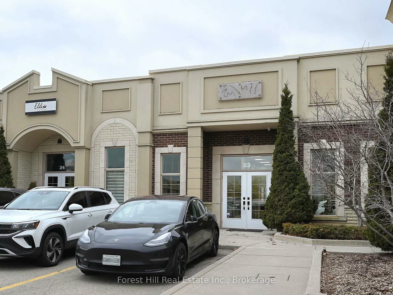 1525, Cornwall, 1014 - QE Queen Elizabeth, Oakville