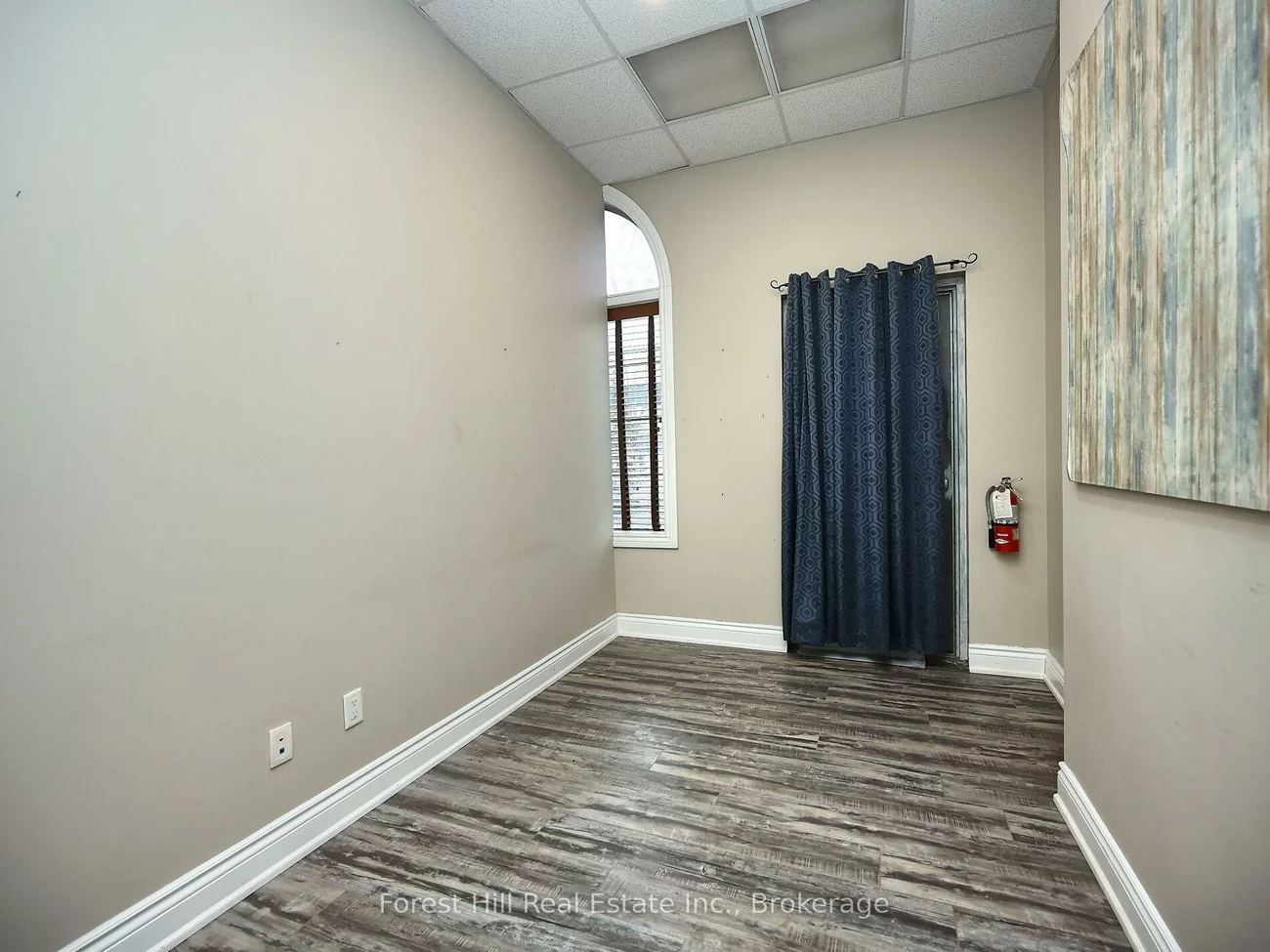 1525, Cornwall, 1014 - QE Queen Elizabeth, Oakville