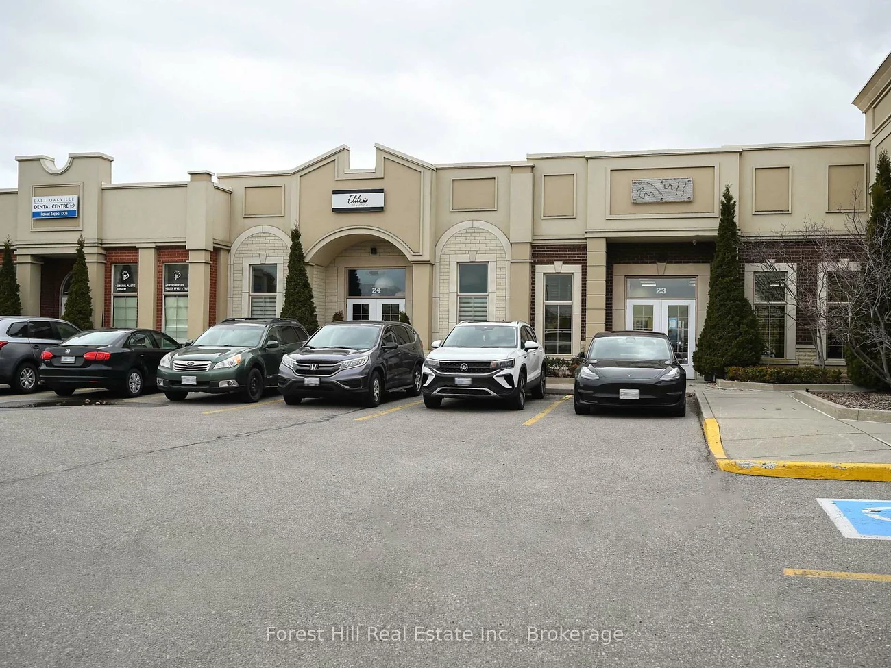 1525, Cornwall, 1014 - QE Queen Elizabeth, Oakville