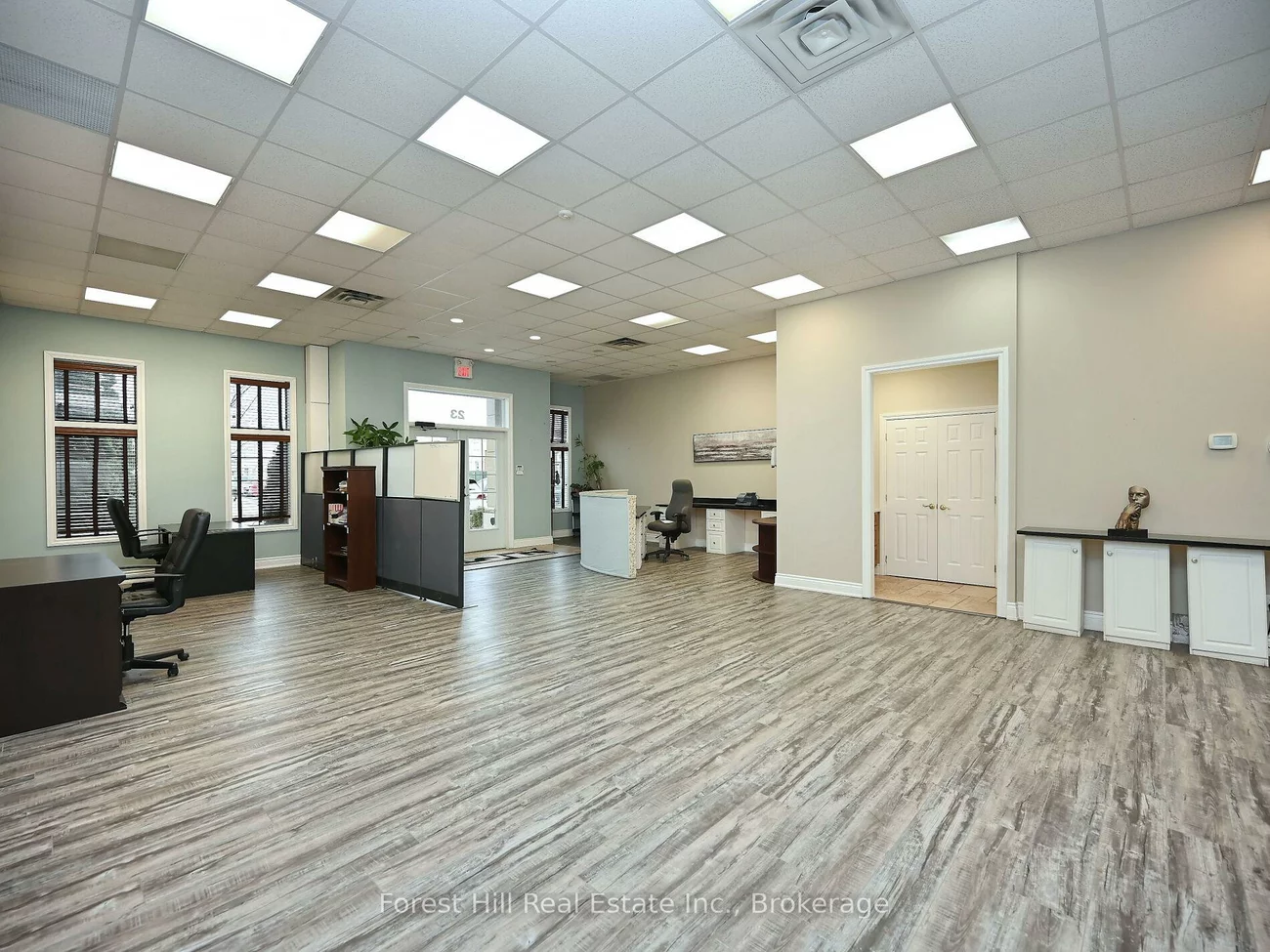 1525, Cornwall, 1014 - QE Queen Elizabeth, Oakville