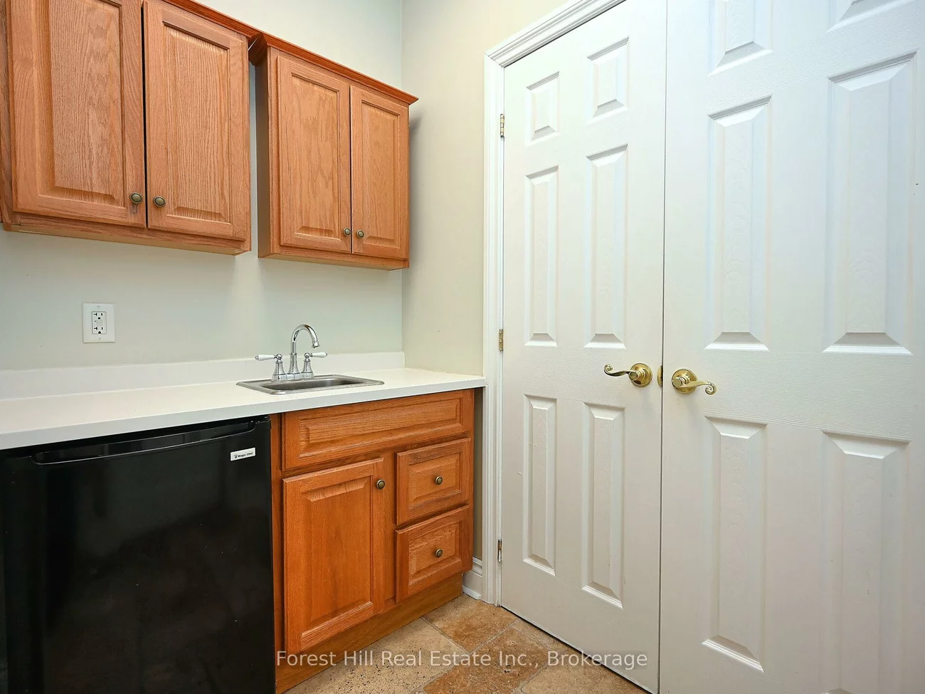 1525, Cornwall, 1014 - QE Queen Elizabeth, Oakville