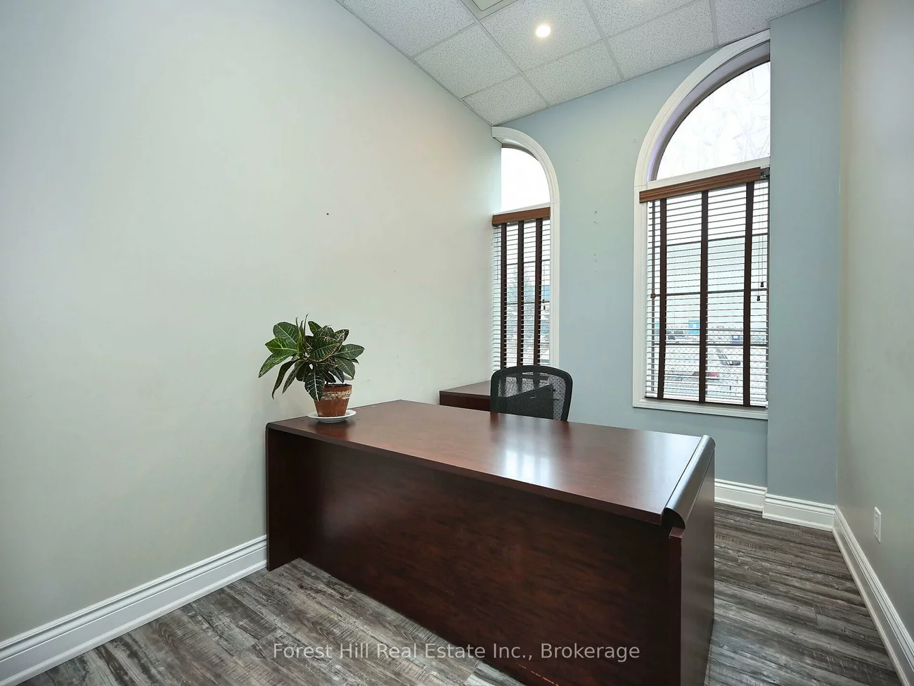 1525, Cornwall, 1014 - QE Queen Elizabeth, Oakville