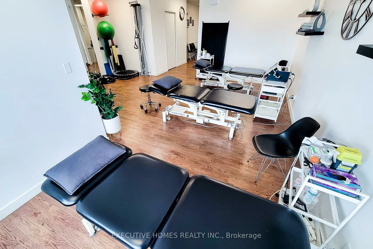 3075, Hospital, 1012 - NW Northwest, Oakville