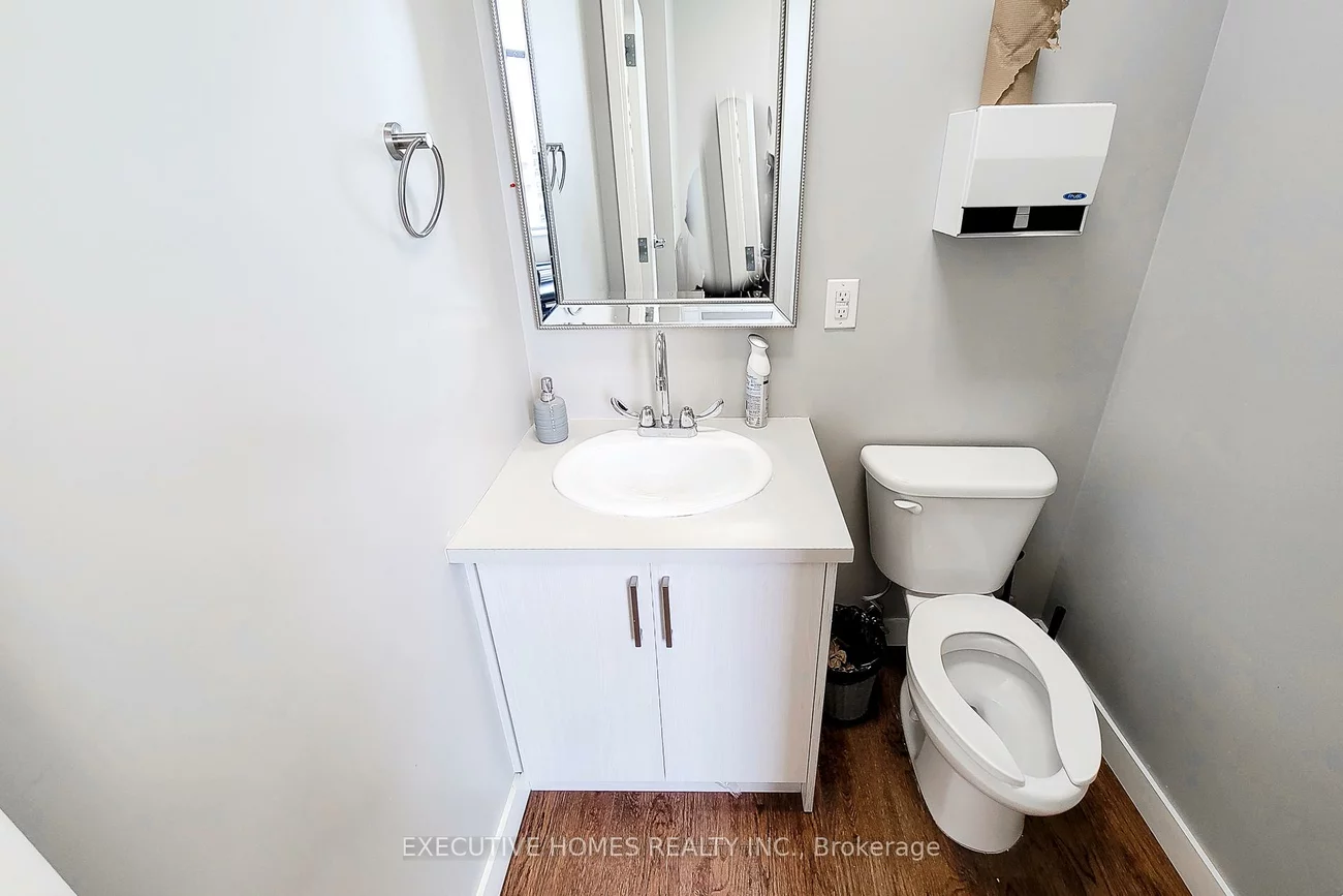 3075, Hospital, 1012 - NW Northwest, Oakville