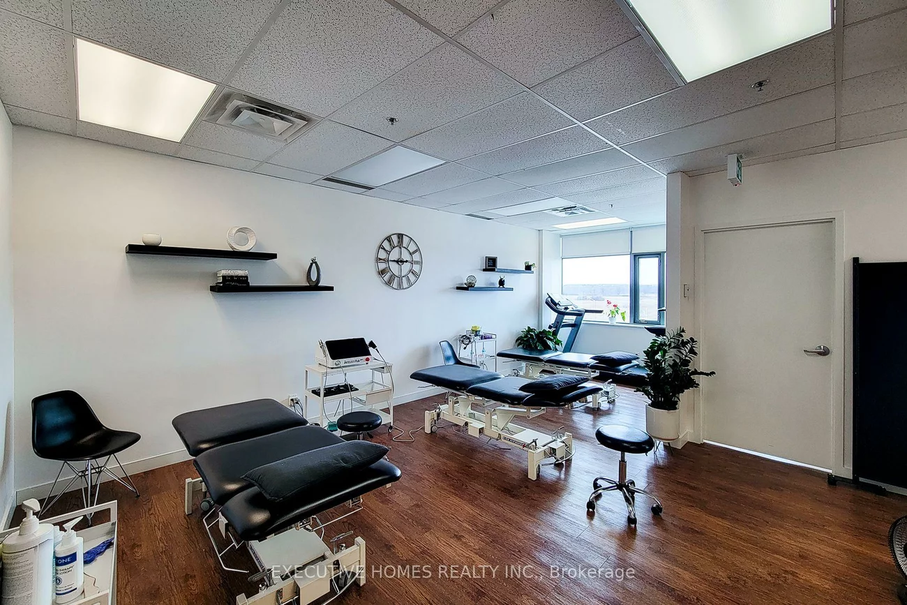 3075, Hospital, 1012 - NW Northwest, Oakville