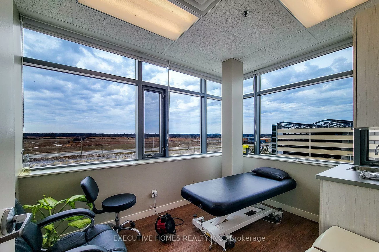 3075, Hospital, 1012 - NW Northwest, Oakville