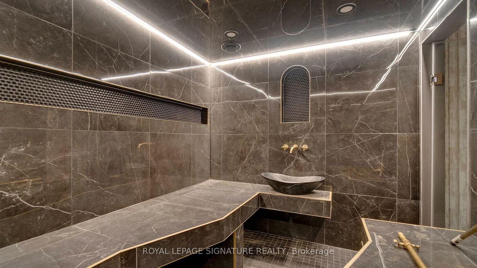 140, Trafalgar, 1013 - OO Old Oakville, Oakville