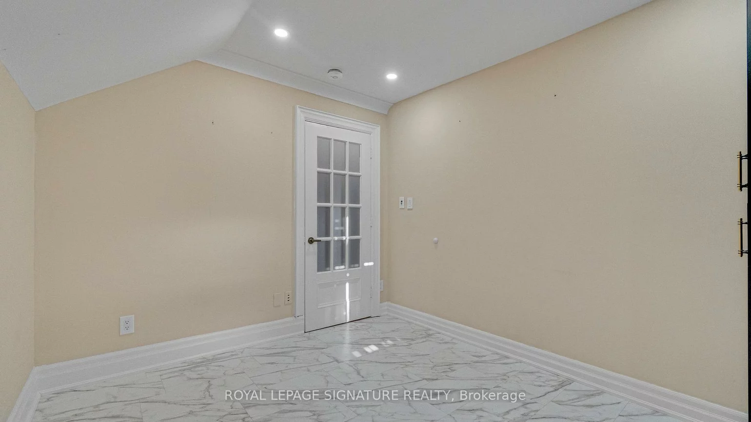 140, Trafalgar, 1013 - OO Old Oakville, Oakville