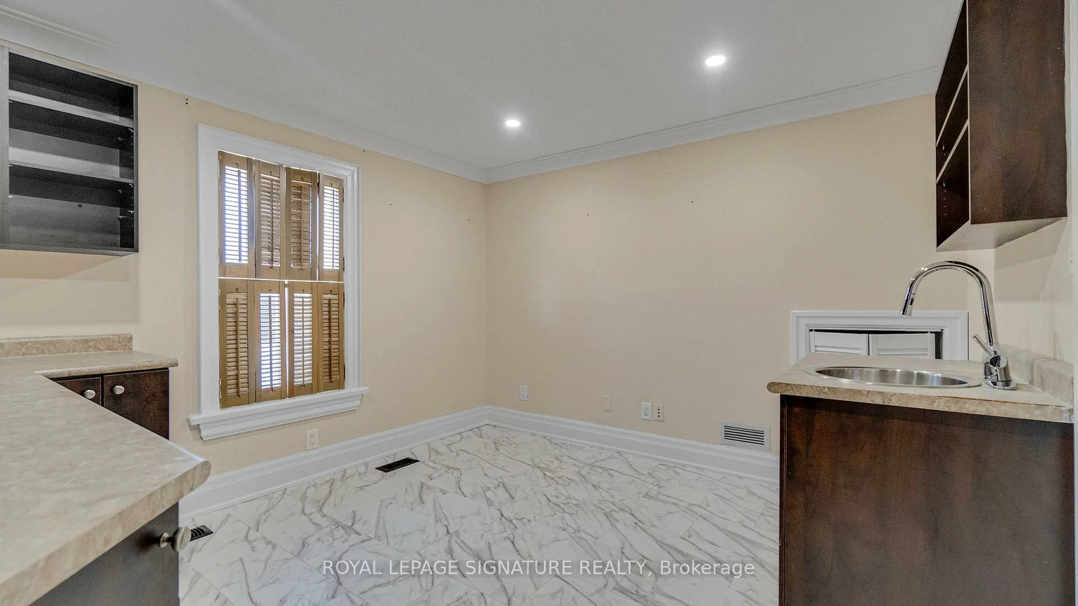 140, Trafalgar, 1013 - OO Old Oakville, Oakville