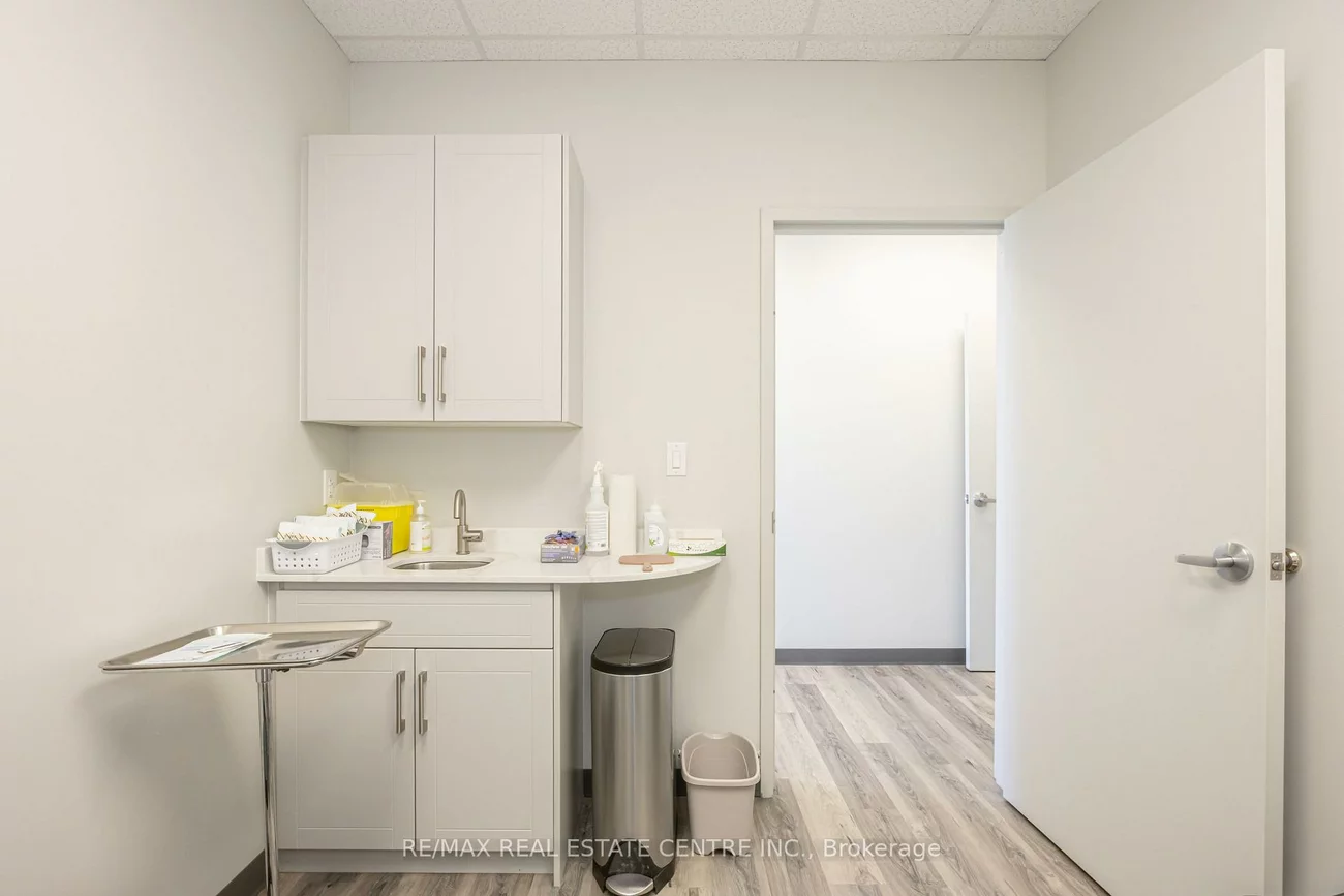 3075, Hospital, 1012 - NW Northwest, Oakville