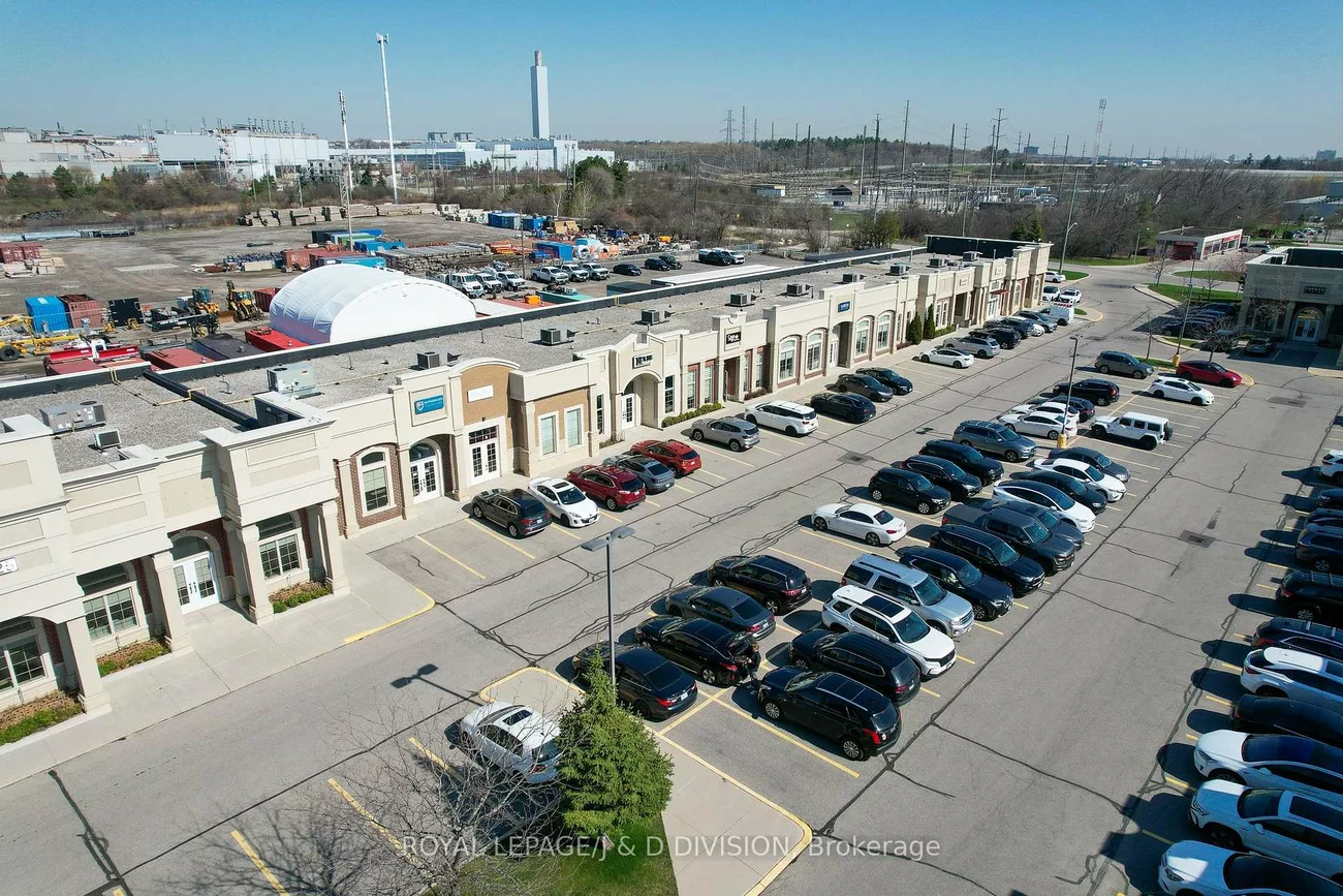 1525, Cornwall, 1014 - QE Queen Elizabeth, Oakville
