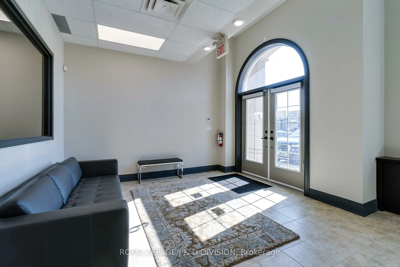1525, Cornwall, 1014 - QE Queen Elizabeth, Oakville