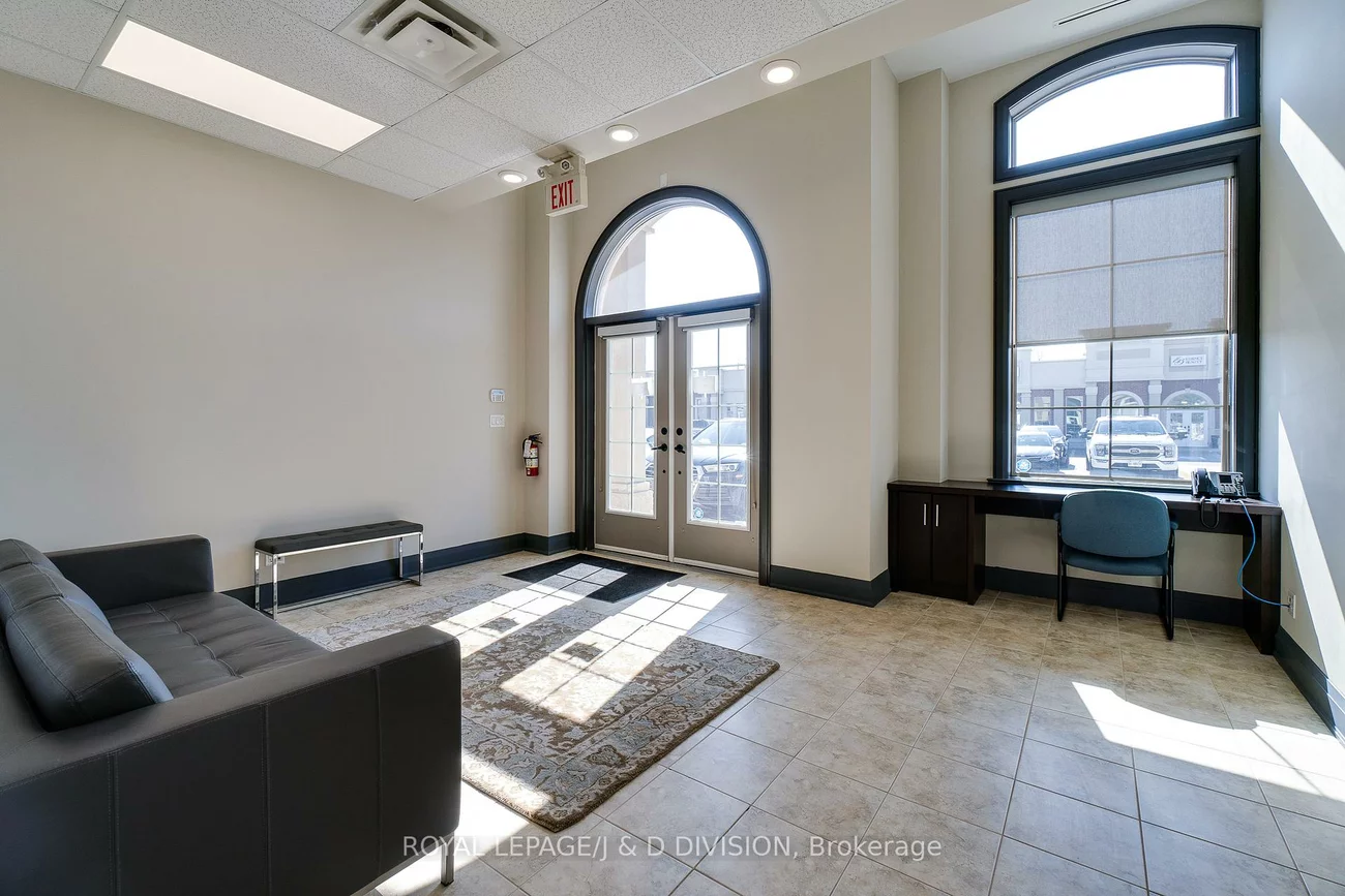 1525, Cornwall, 1014 - QE Queen Elizabeth, Oakville