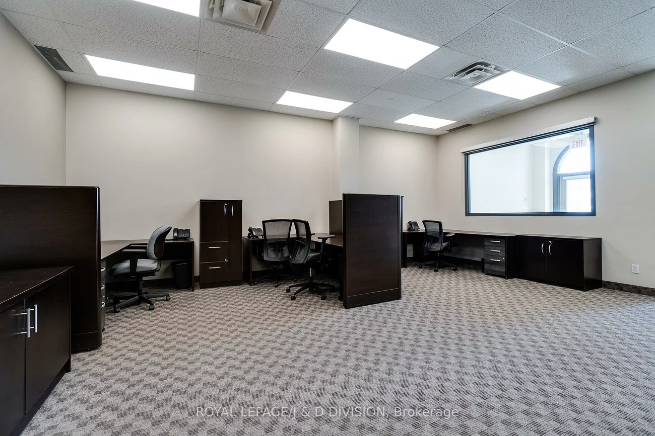 1525, Cornwall, 1014 - QE Queen Elizabeth, Oakville