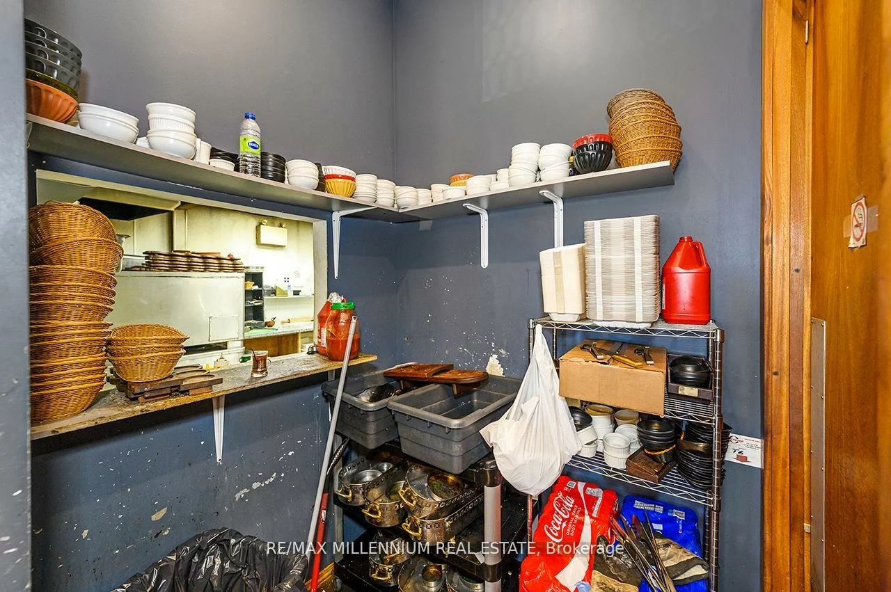 2520, Postmaster, 1019 - WM Westmount, Oakville