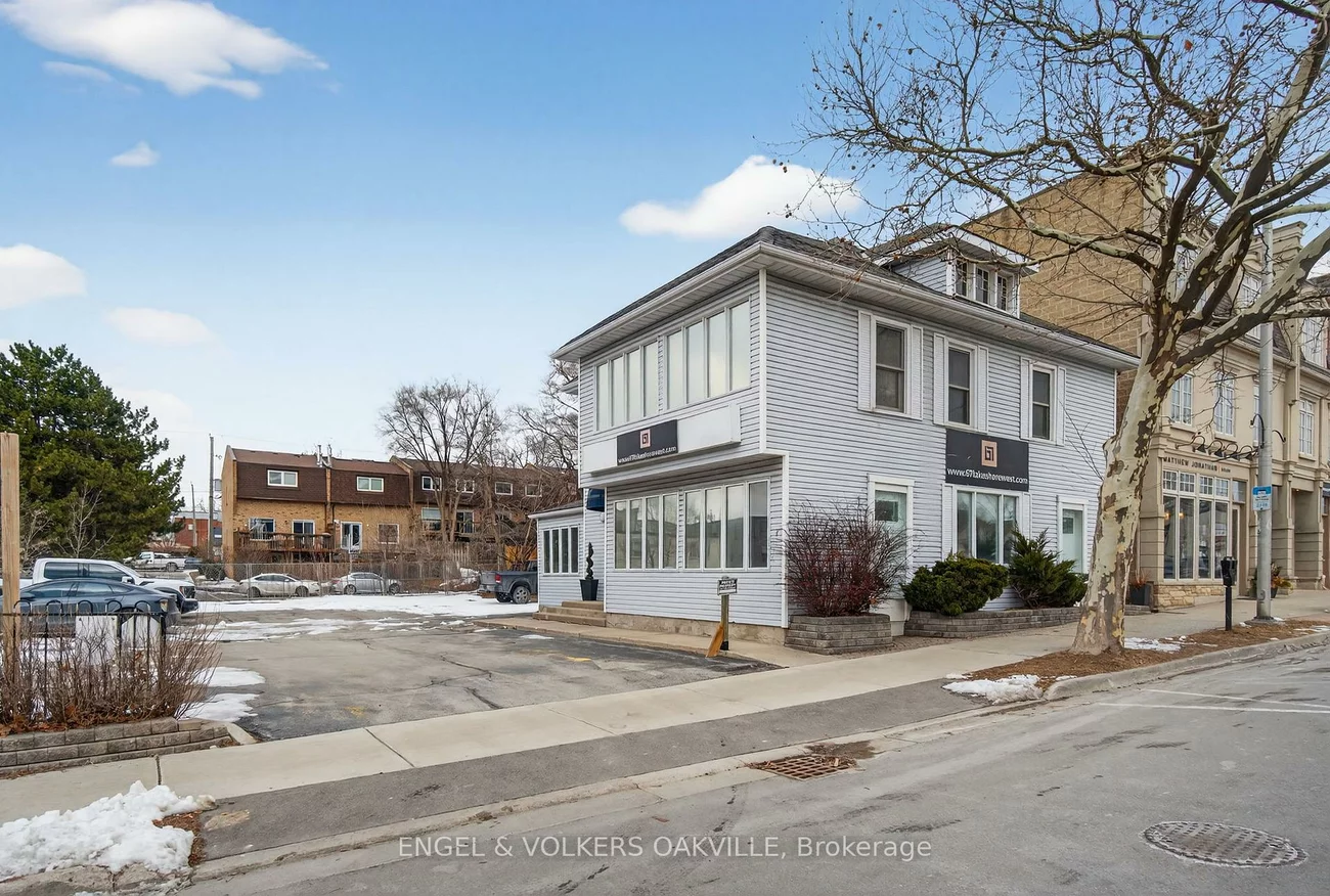 67, Lakeshore, 1002 - CO Central, Oakville